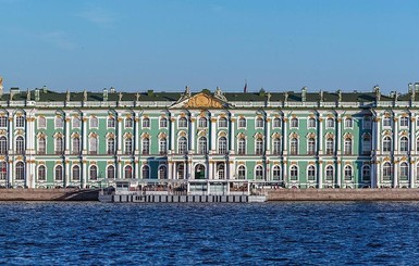 На Эрмитаж пожаловались из-за негативного влияния обнаженных скульптур на детей