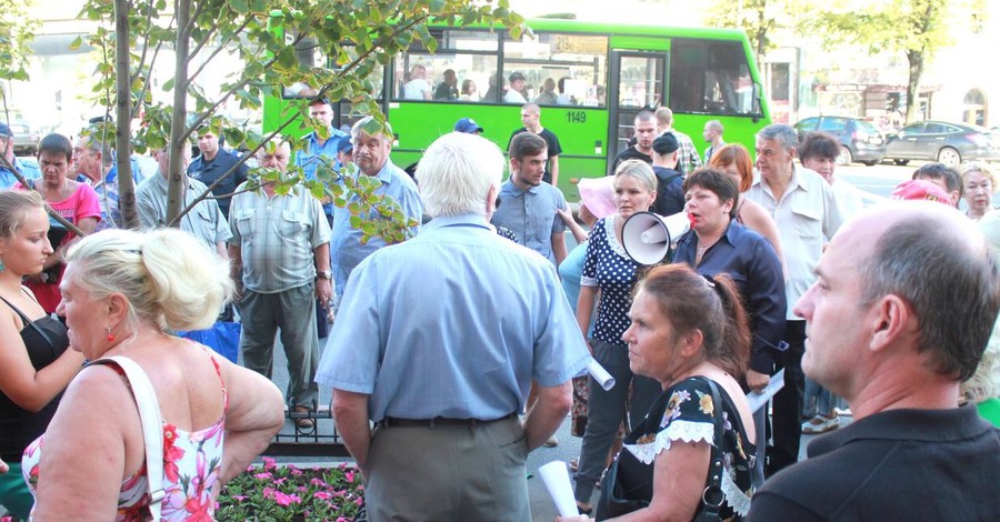 Депутаты рассказали о нападении на участников митинга в Харькове 