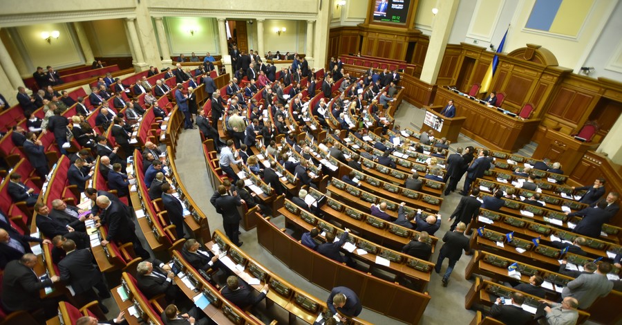 Парламент должен рассмотреть вопрос депозитов Гонтаревых в 