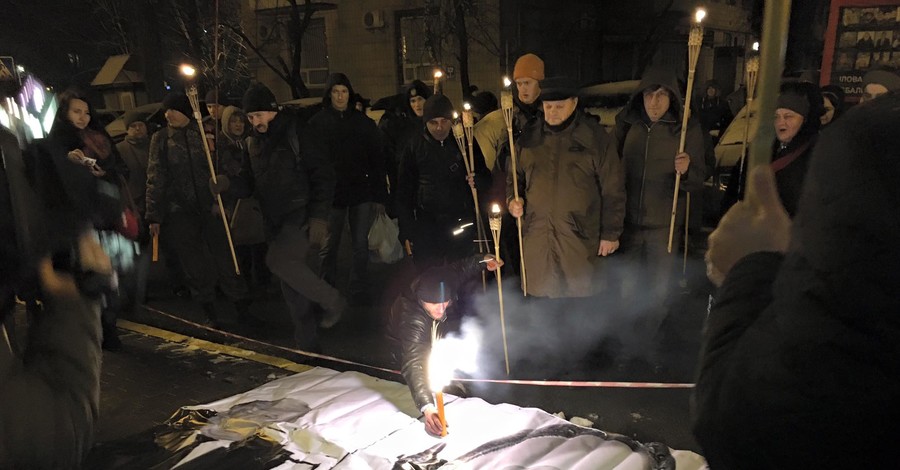 В Киеве прошло факельное шествие