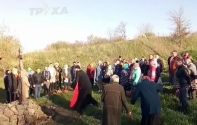 На Харьковщине священник забыл святую воду и 