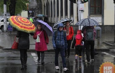 Длинные выходные начнутся со штормового ветра, гроз и заморозков