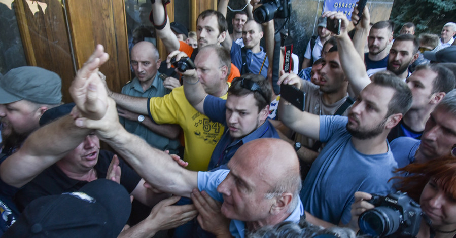 В Одессе штурмовали обладминистрацию