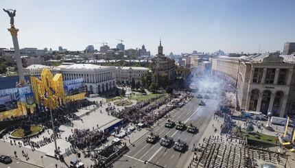 Военный парад на 27-ю годовщину Независимости