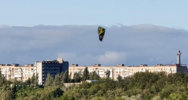 В Николаеве спасли кайтсерфингиста, который запутался в стропах и начал тонуть