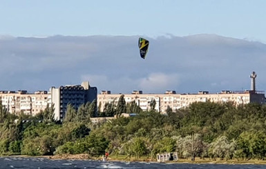 В Николаеве спасли кайтсерфингиста, который запутался в стропах и начал тонуть