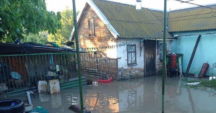 В Мелитополе затопило частные дома. Пострадала мебель и бытовая техника