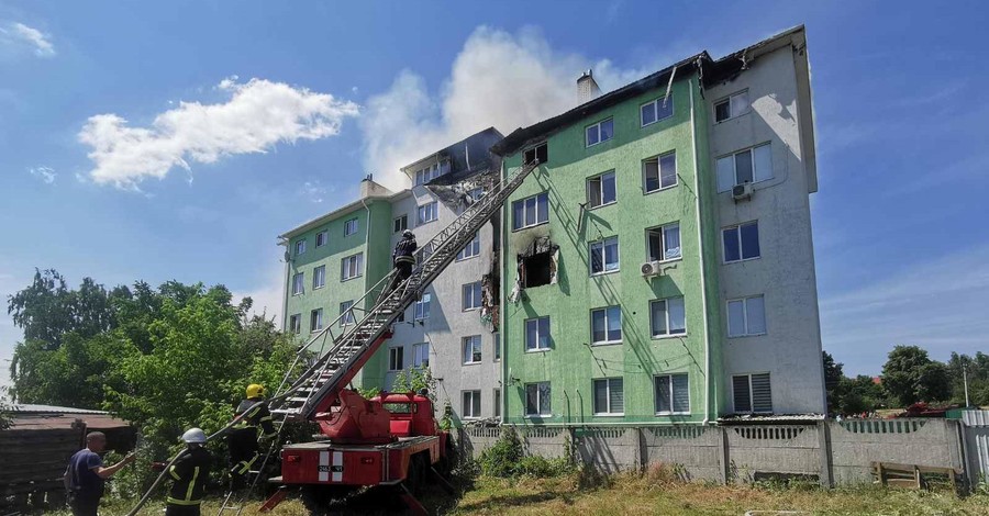 Под Киевом взорвался и загорелся пятиэтажный дом