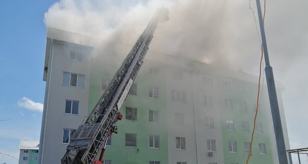 В многоэтажке под Киевом, где произошел взрыв, нашли мужчину с перерезанным горлом и вырезанным серцем