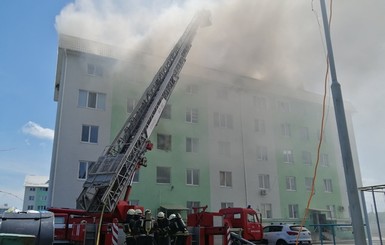 В многоэтажке под Киевом, где произошел взрыв, нашли мужчину с перерезанным горлом и вырезанным серцем