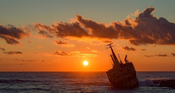 Потерпевшее бедствие в Черном море судно взял на буксир украинский катер морской охраны