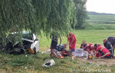 На Волыни разбилась легковушка, в которую влезли 12 человек: погибли трое