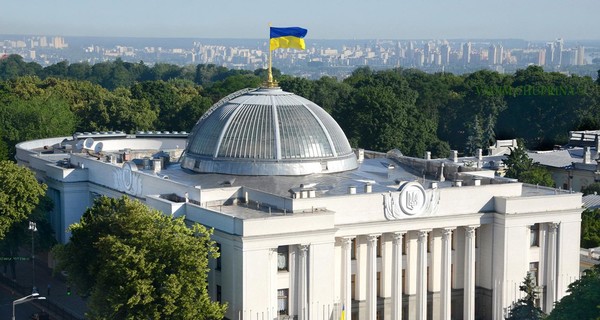 Соцопрос: На парламентских выборах в Раду проходят четыре партии, лидируют ОПЗЖ и 