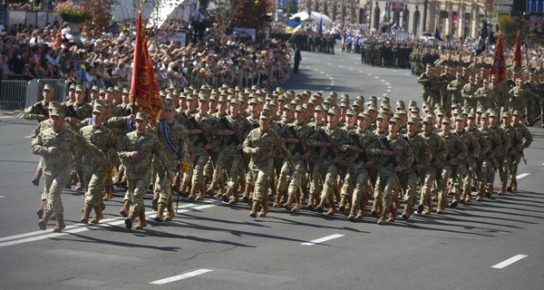 Почему Владимир Зеленский вернулся к военным парадам