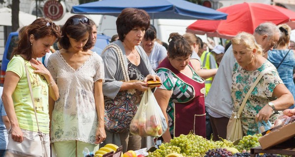 Не время отдыхать и покупать! Каждому седьмому в Украине не хватает денег на еду