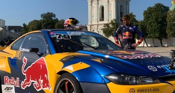 Компания Red Bull извинилась перед киевлянами за дрифт на Софийской площади