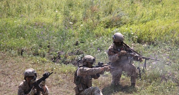 На Донбассе украинские военные попали под обстрелы, есть раненые