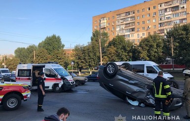 В Харькове столкнулись иномарка и 