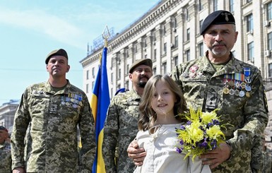 Родители юной артистки, растрогавшей Зеленского на параде, не хотят публичности