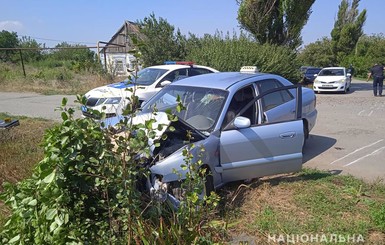 В Запорожской области пьяный водитель снес полицейского: переломало обе ноги