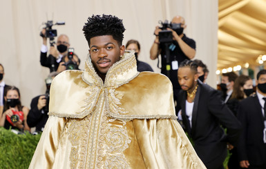 Эпатажные наряды рэпера Lil Nas X на Met Gala символизировали историю ЛГБТ+