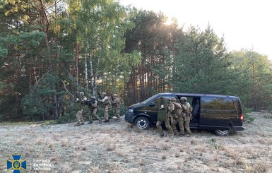 Во время учений СБУ на границе с Беларусью нашли реальный тайник с оружием