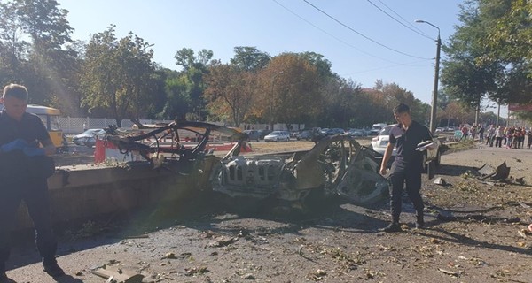 В прокуратуре назвали две основные версии взрыва автомобиля в Днепре, жертвами которого стали сотрудница ГСЧС и ветеран АТО