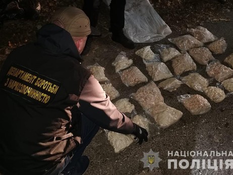 Поліція запобігла ввезенню до Києва великої партії мефедрона