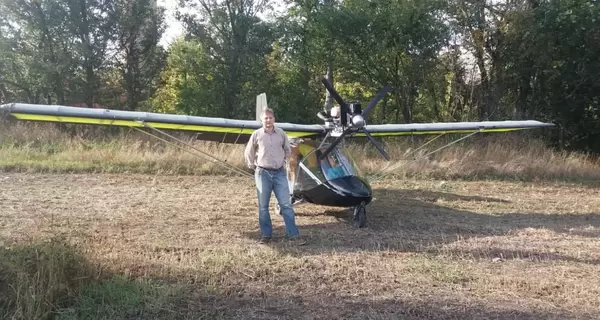 Льотчик-самоучка з Тернопільщини: З дружиною домовилися: спочатку житло, автомобіль, а потім - літак