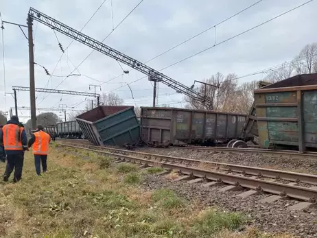 На Житомирщине перевернулись вагоны, задерживаются пассажирские поезда