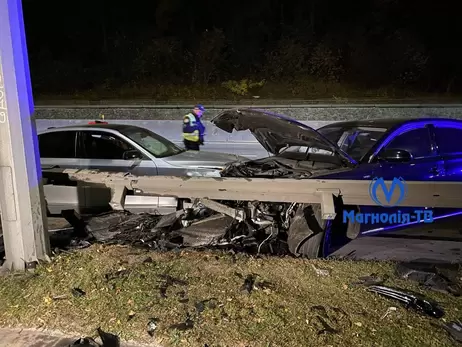 В Киеве на Набережной трассе одна за другой произошли две масштабных аварии 