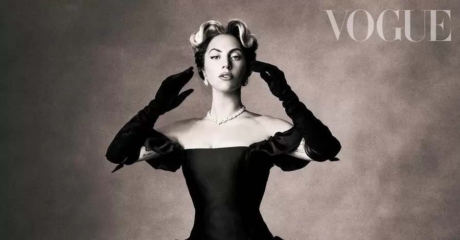 Леди Гага предстала сразу на двух обложках Vogue: в плаще от Valentino и платье Schiaparelli