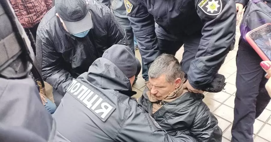 У Запоріжжі на мітингу антивакцинаторів відбулася сутичка з поліцією