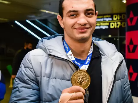 Чемпіон світу боксер Захарєєв розповів, що поки що не збирається переходити у професіонали. Мріє про Олімпіаду