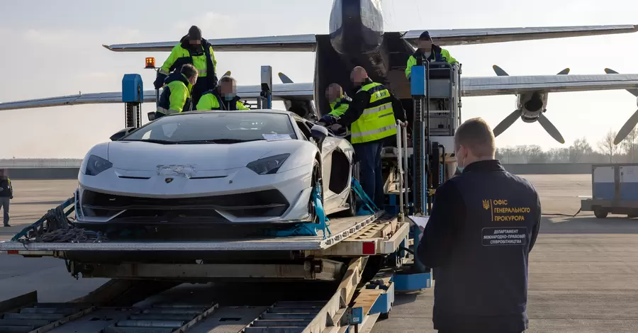 Українська прокуратура віддала Німеччині шикарні Lamborghini і Rolls Royce - як речові докази у кримінальній справі