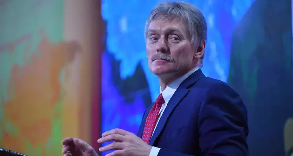 Прессекретар Володимира Путіна назвав “істерикою” заяви про загрозу вторгнення Росії в Україну