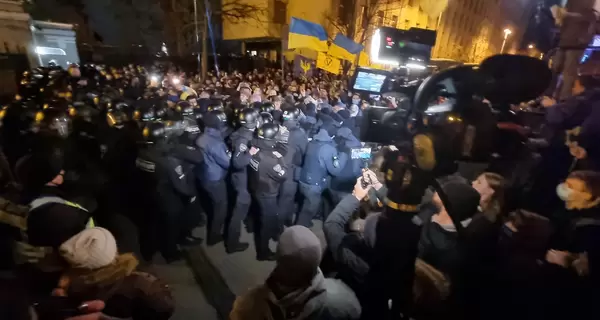 На Банкову без огляду спробували прорватися учасники акції до Дня гідності та свободи