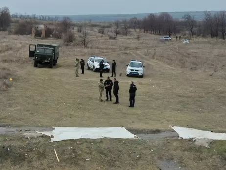 В Никополе военнослужащие из автомата Калашникова ранили  мужчину, собиравшего дрова в лесу