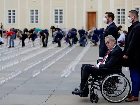 Захворілого на коронавірус президента Чехії Земана виписали зі шпиталю