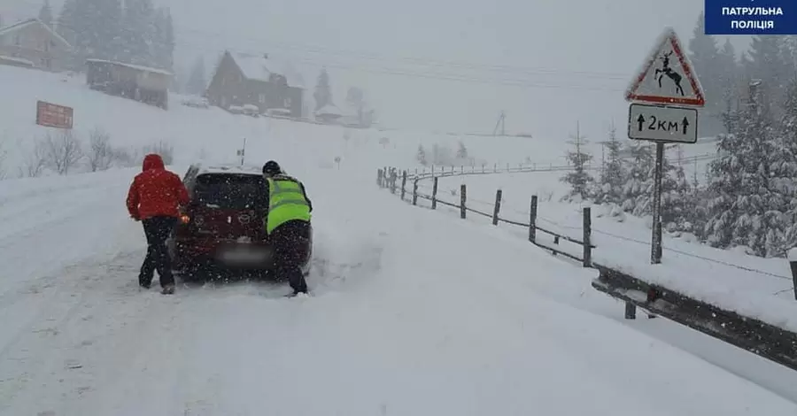 Україну накриє крижаний дощ та мокрий сніг: де чекати ожеледицю