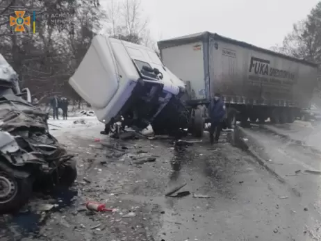 Мужчина из списка погибших в ДТП под Черниговом оказался жив: в маршрутке 