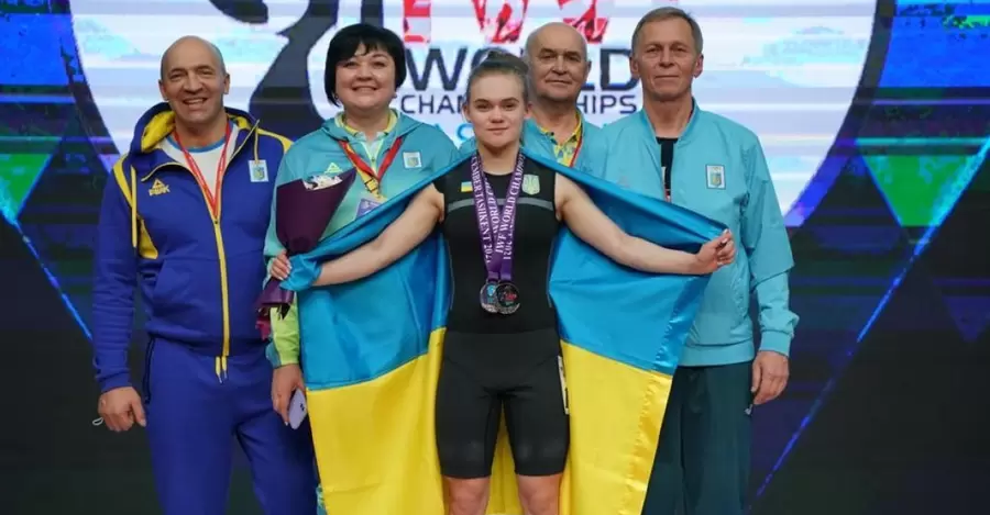 Самуляк завоювала для Україны перші за 8 років медалі на чемпионаті світу з важкої атлетики 