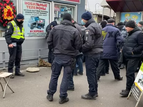 В Харькове на центральном рынке устроили стрельбу, есть раненые