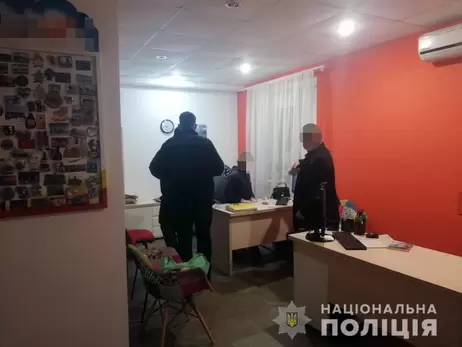 У Бердянську двох співробітниць турагентства підозрюють у підробці ПЛР-тестів клієнтів