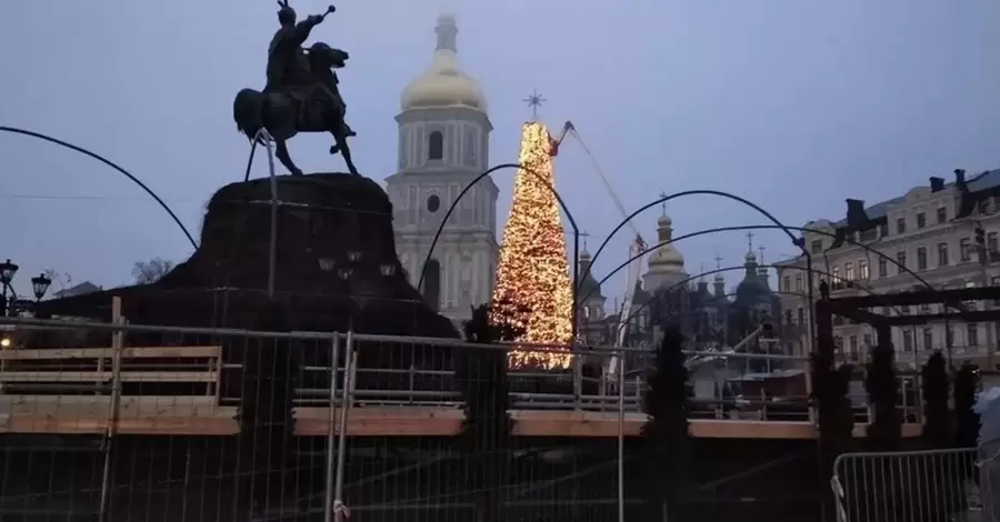 Головні ялинки країни: з павуками, троном та восьминогами