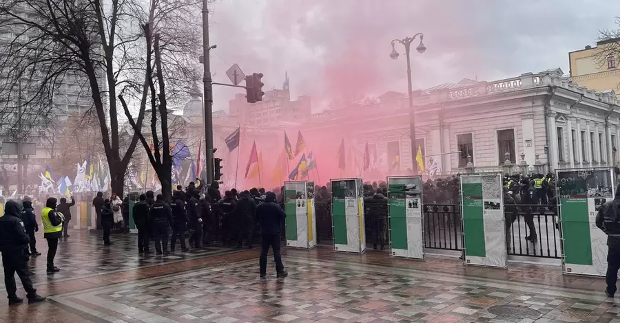 Під Радою підприємці побилися з поліцією, є постраждалі та затримані