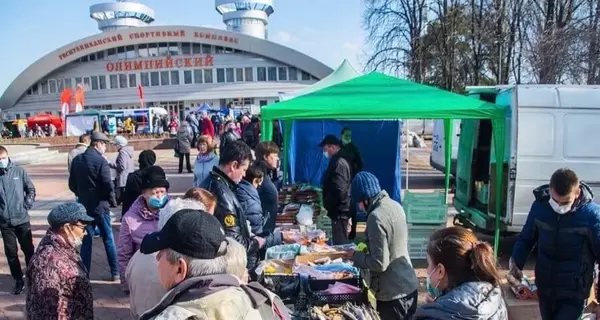 Мешканці Донецька: Подарунки родичі замовляють з Києва, поїздка в гості коштує шалених грошей