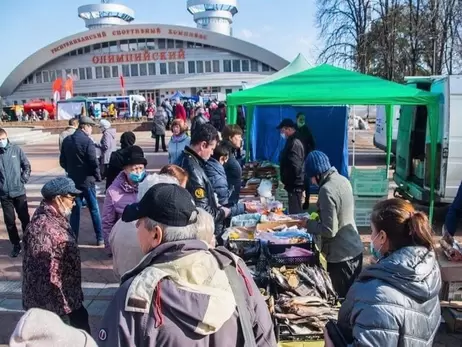 Мешканці Донецька: Подарунки родичі замовляють з Києва, поїздка в гості коштує шалених грошей