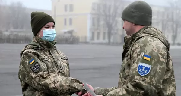 Бухгалтери, журналістки та багато інших. Жінки в Україні тепер зобов'язані ставати на військовий облік