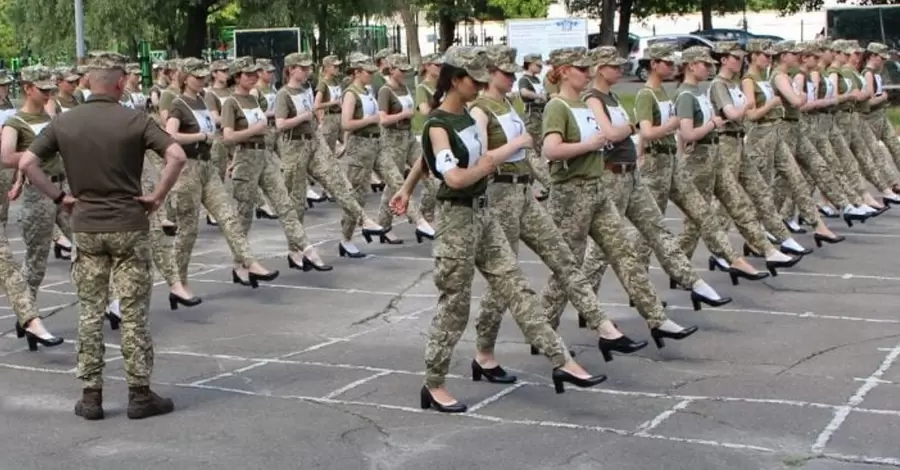 Главком ВСУ Залужный: Я хочу успокоить женщин, уже завтра не надо бежать в военкомат